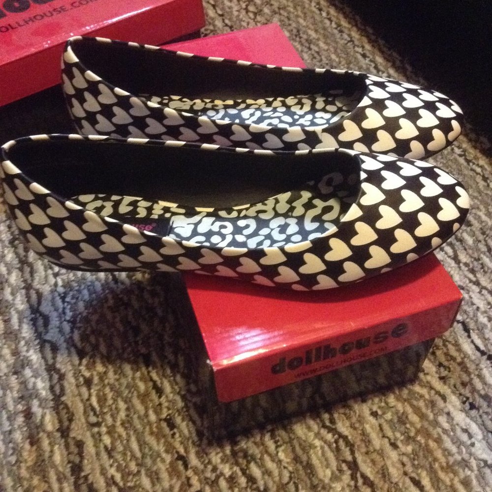 Dollhouse heart print ballet flats 7.5